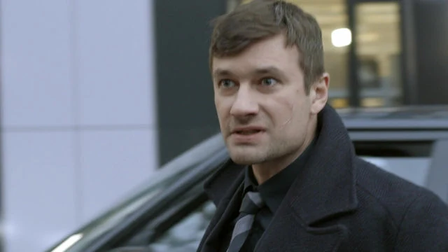 Постер Лишний